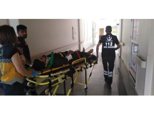 Motosiklet ile otomobil çarpıştı: 1 yaralı