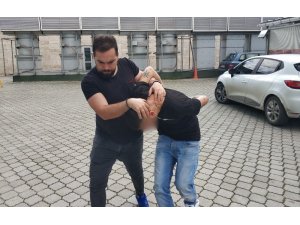 Uyuşturucu suçundan hapis cezası bulunan şahsın evinden uyuşturucu çıktı