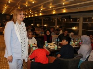 İş kadınlarından anlamlı iftar