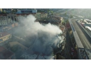 Fikirtepe’de üç binaya sirayet eden yangında 1 ölü, yaralılar var