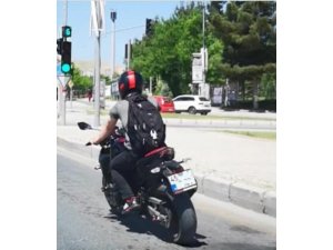 O sürücünün ehliyetinden 30 puan düşürüldü, para cezası uygulandı