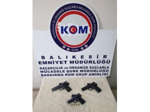 Kargo paketinden silah çıktı