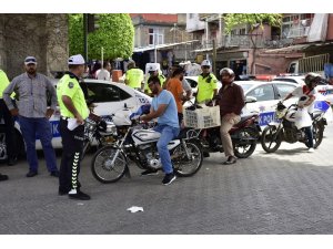 Adana’da motosiklet sürücülerine 24 bin lira para cezası