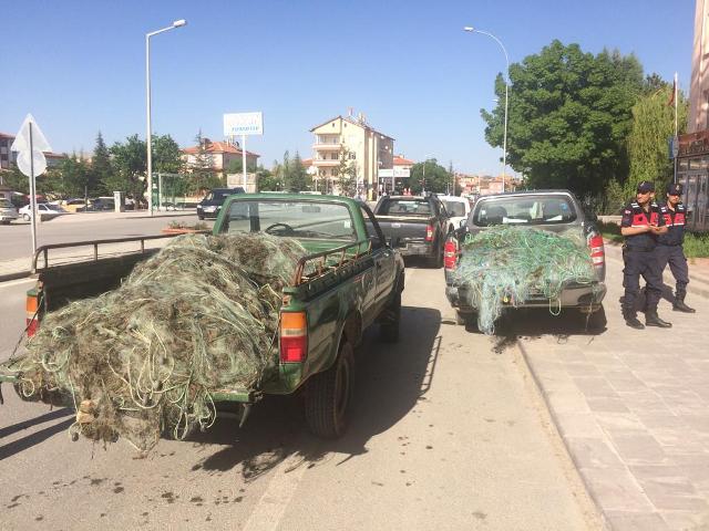 Ağlardan kurtarılan balıklar suya bırakıldı