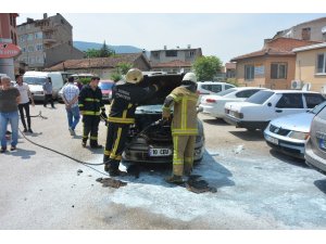 Otomobil alevlere teslim oldu