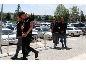 Bolu’da uyuşturucu maddelerle yakalanan 2 kişi adliyeye sevk edildi