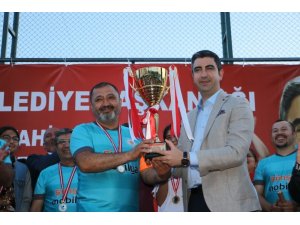Kartal Orçul Futbol Turnuvası’nda kupa coşkusu