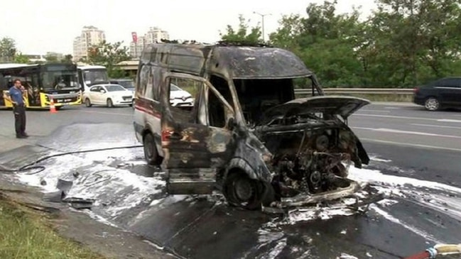Ambulansta oksijen tüpü patladı!