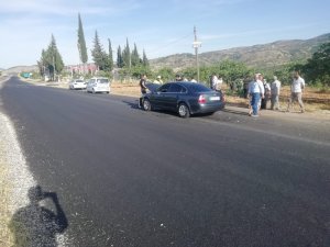 Otomobil ile traktör çarpıştı