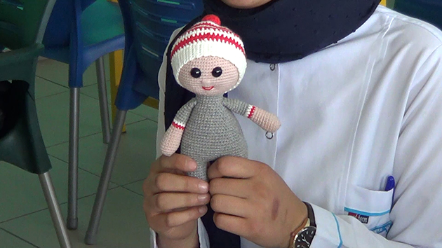 Hasta çocukların yüzü "sabır bebek" ile güldü