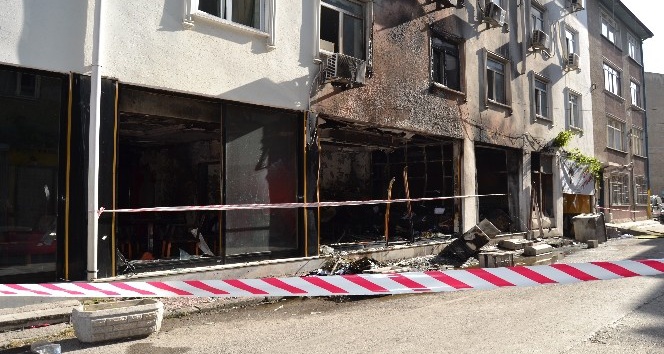 Konya'da otelde yangın çıktı, müşterileri mahalle sakinleri kurtardı