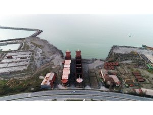 12 yıldır kızakta bekleyen gemi denize indirildi