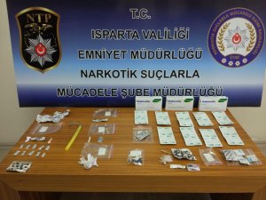 Isparta’da 6 adrese eş zamanlı zehir taciri operasyonu: 5 gözaltı