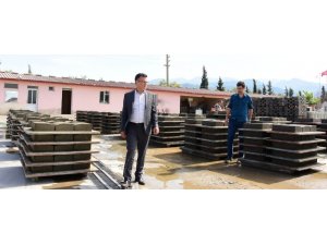 Alaşehir Belediyesi bordür taşını kendisi üretiyor