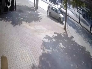 Drift yaparken kaldırımdaki adamı ezdi