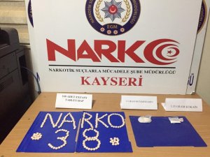 Uyuşturucuyu iç çamaşırına gizleyen şahıs yakalandı