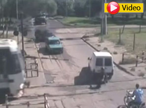 Dünya bu kahramanı konuşuyor - Video