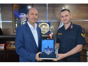 Karaadilli Jandarma Komutanı Demircioğlu’ndan Başkan Bozkurt’a veda ziyareti