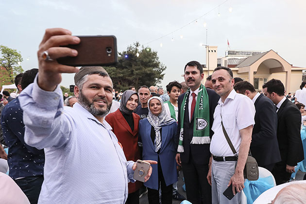 Murat Kurum  İstanbul'da Konyalılar iftarına katıldı