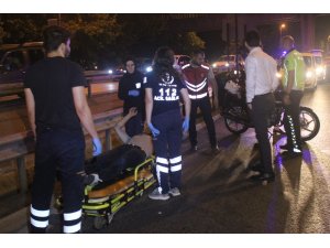 Motosiklet ile otomobil çarpıştı: 2 yaralı