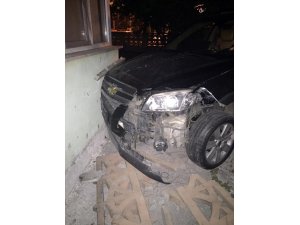 Maddi hasarlı kaza araç kamerasına yansıdı