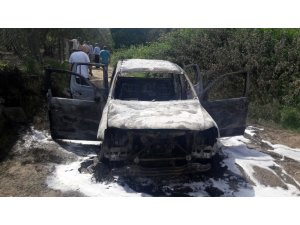 Seyir halindeyken alev alan kamyonet küle döndü
