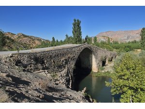 Tarihi Altın Köprü'nün restorasyon çalışmaları bitti