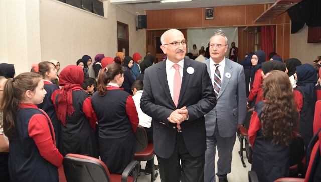 Öğrencilerinden örnek davranış