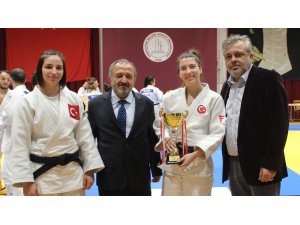 BEÜ’nün yıldızlı ay yıldızlı formayla Türkiye’yi emsil edecek