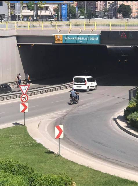 Altgeçit tehlike saçıyor