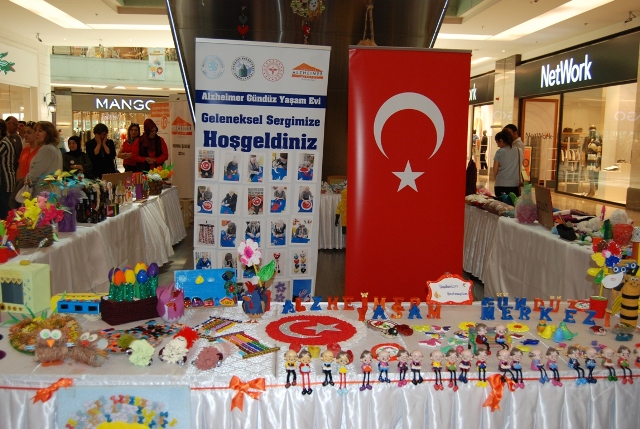 Alzheimer’li çınarların sergisi tam not aldı