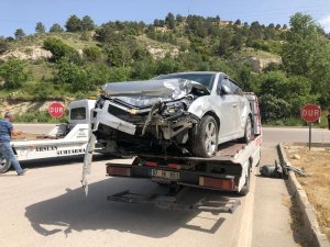 Burdur’ da trafik kazası: 3’ü öğretmen 4 kişi yaralandı