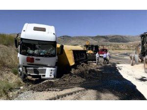 Kahta’da petrol tankeri devrildi: 1 yaralı