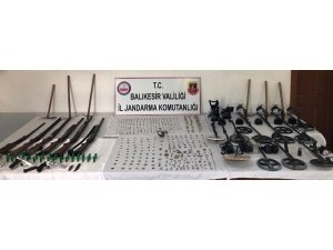 Balıkesir’de eş zamanlı tarihi eser operasyonu
