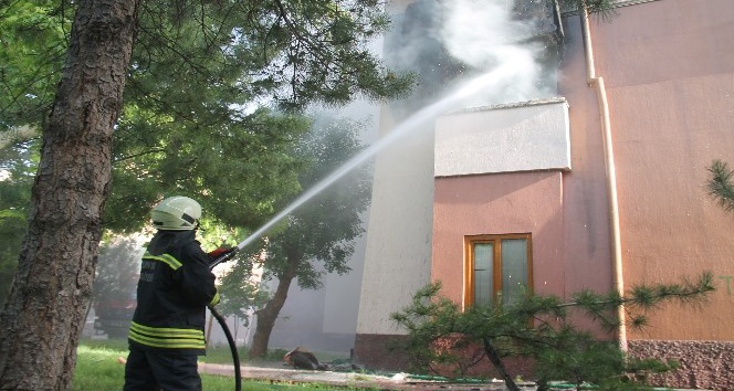 Konya'da 10 katlı binada yangın paniği