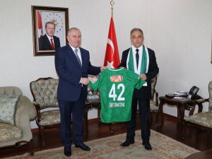 Hilmi Kulluk Vali Toprak'ı bilgilendirdi