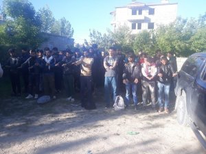 Metruk binada 126 kaçak göçmen yakalandı