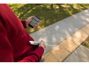 Akıllı baston kullanıcıyla buluştu