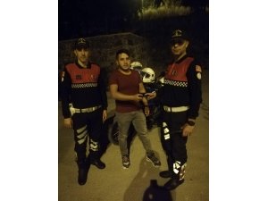 Duyarlı genç bulduğu cüzdanını jandarmaya teslim etti