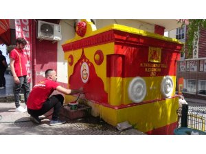 Çeşmeler sarı-kırmızıya boyandı