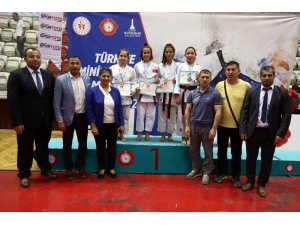 Judo Akademisi meyvelerini veriyor