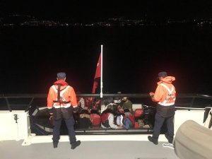 Sahil güvenlik ekipleri kaçak göçmenlere göz açtırmıyor