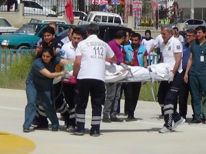 Beyin kanaması geçiren eski başhekim hava ambulansı ile sevk edildi
