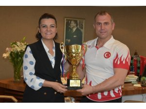 Balkan Şenliklerinin Güreş Şampiyonu, İzmitli sporcu oldu