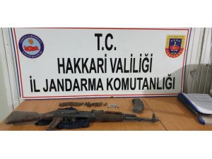 Derecik’te silah ve mühimmat ele geçirildi