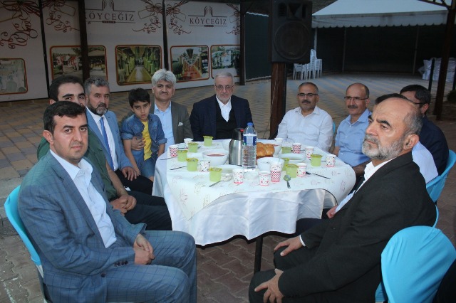 Önder İmam Hatipliler iftar yaptı