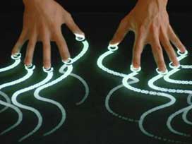 Japonlar dokunmatik ekranı da geliştirdi