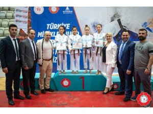 Gemlik Belediyesi Spor başarıdan başarıya koşuyor
