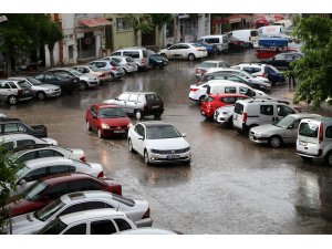 Sivas'ta sağanak ve dolu etkili oldu