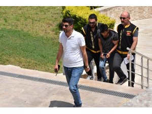 Yaşlı kadını telefonla dolandırmak isteyen dolandırıcı polisten kaçamadı